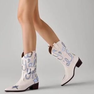 Chic White and Blue Cowboy Western boots Y’all embroidered stars 7.5 Yee Haw